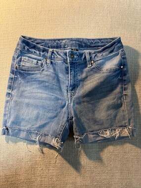 Rewash Women's Medium Wash Denim Frayed Hem Jean Shorts Size 5